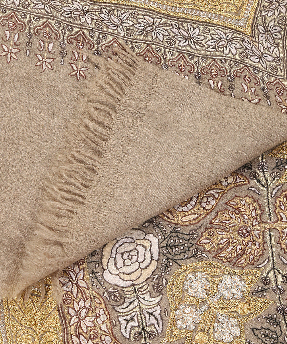 Toosh_Color_Handwoven_Pure_Pashmina_Shawl_Rose_And_Chinaar_Leaf_Sozni_Kari_And_Tilla_Work_WeaverStory_05