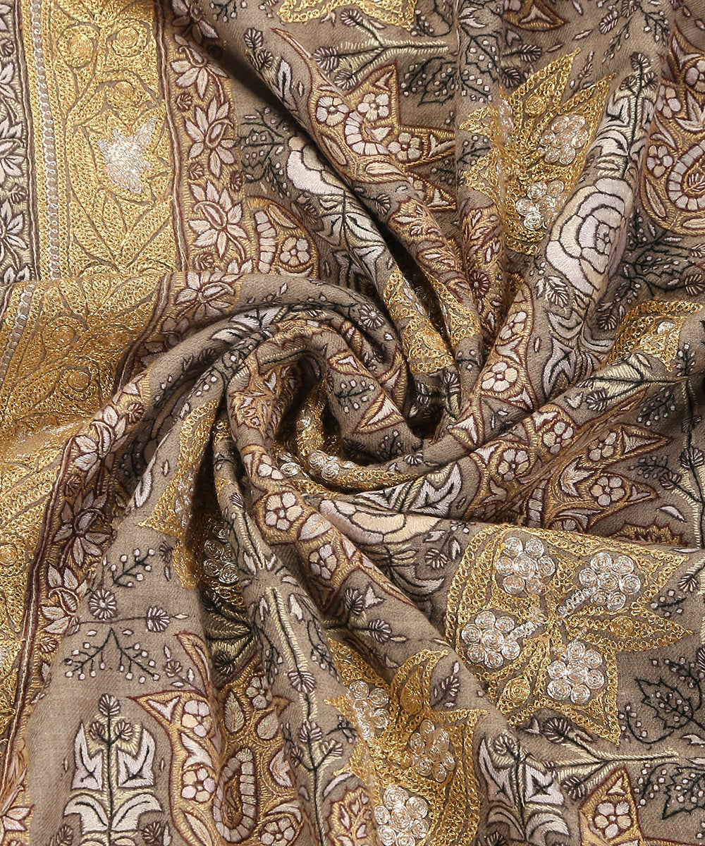 Toosh_Color_Handwoven_Pure_Pashmina_Shawl_Rose_And_Chinaar_Leaf_Sozni_Kari_And_Tilla_Work_WeaverStory_06