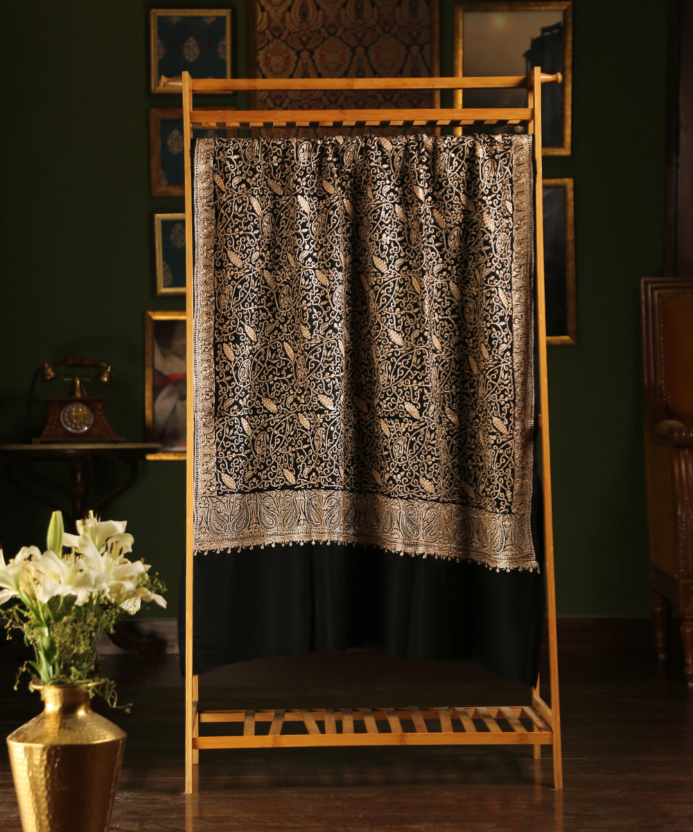 Black_Handwoven_Tilla_Jamawar_Pure_Pashmina_Shawl_With_Paisley_Border_WeaverStory_02