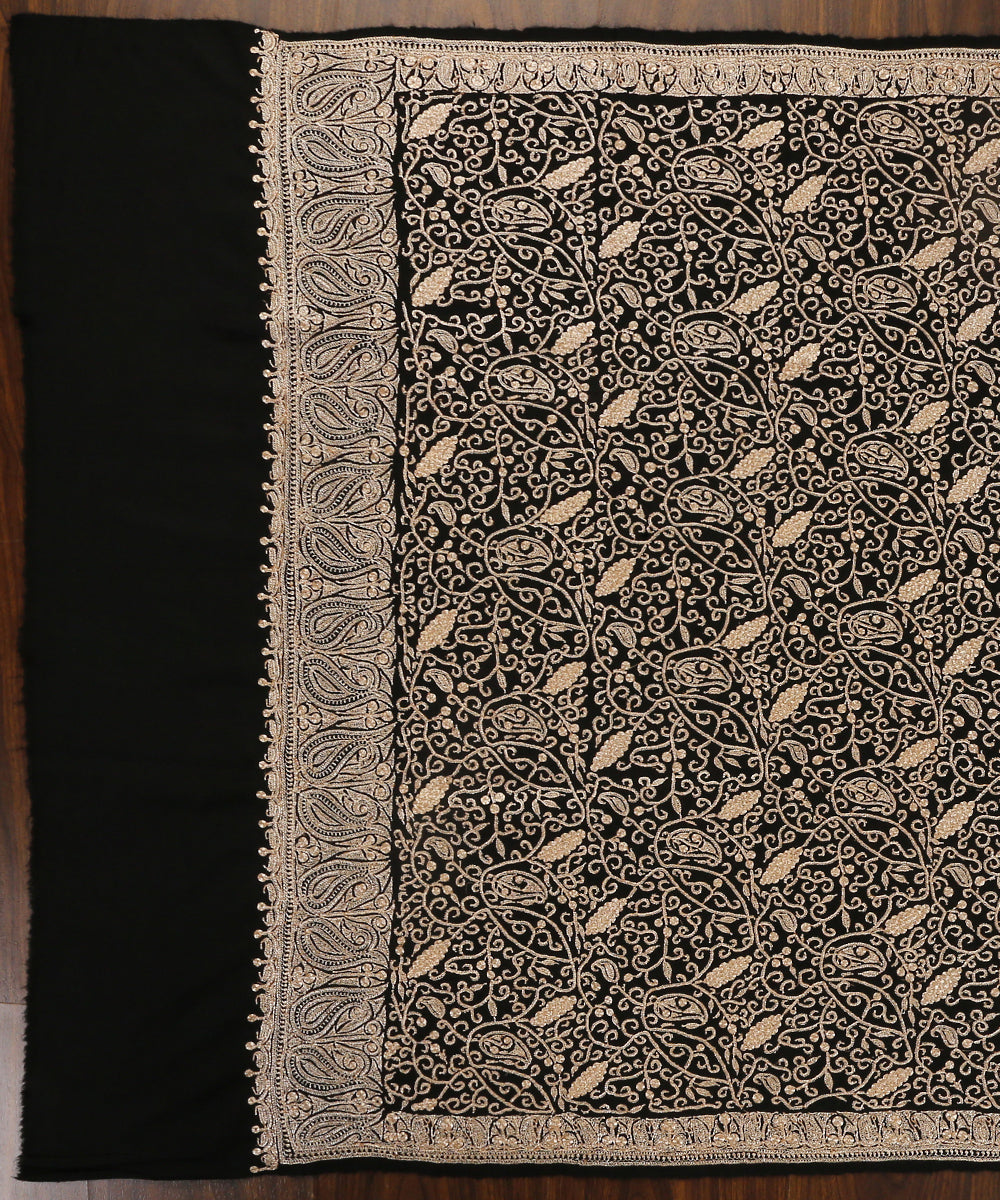 Black_Handwoven_Tilla_Jamawar_Pure_Pashmina_Shawl_With_Paisley_Border_WeaverStory_03