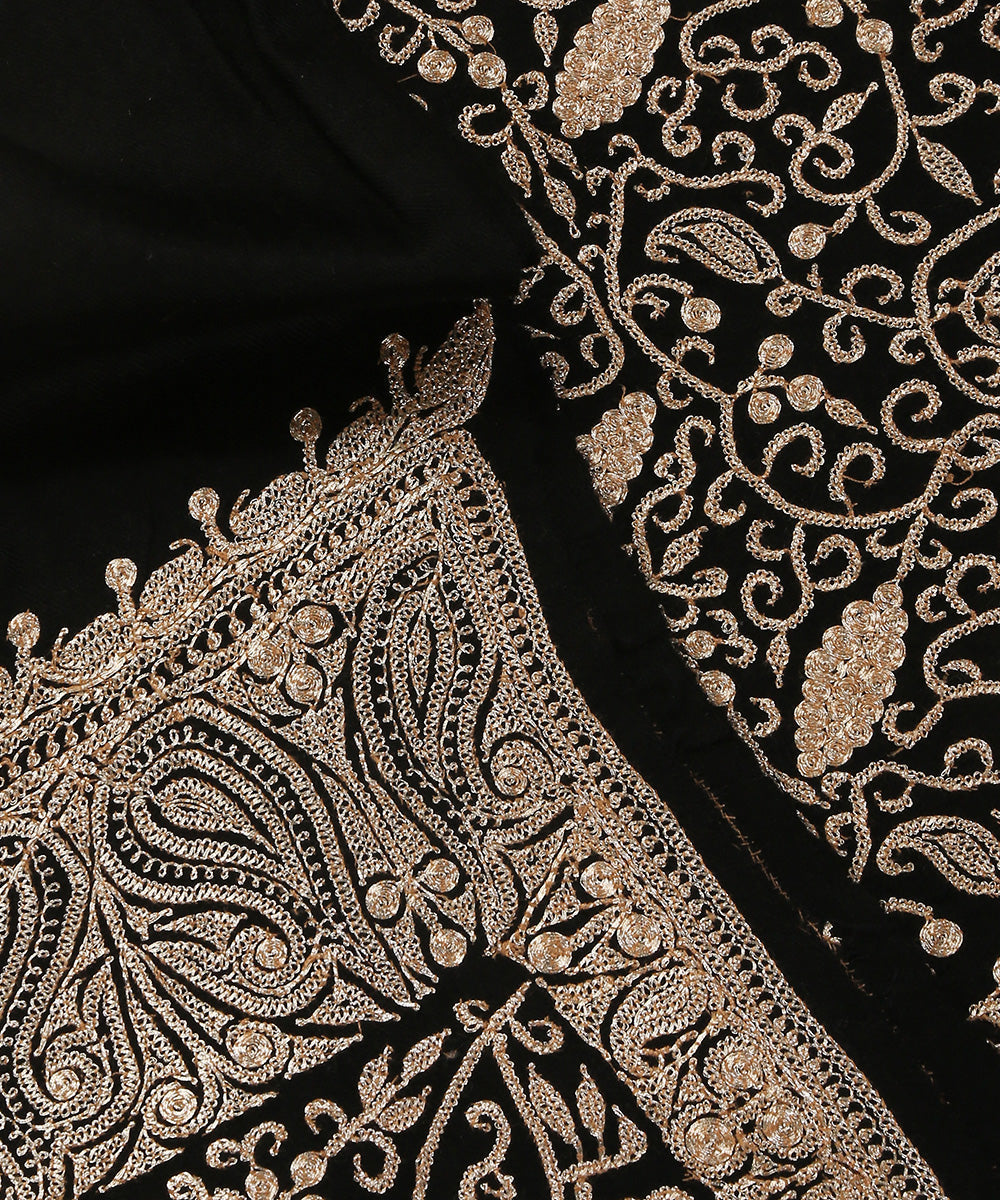 Black_Handwoven_Tilla_Jamawar_Pure_Pashmina_Shawl_With_Paisley_Border_WeaverStory_05