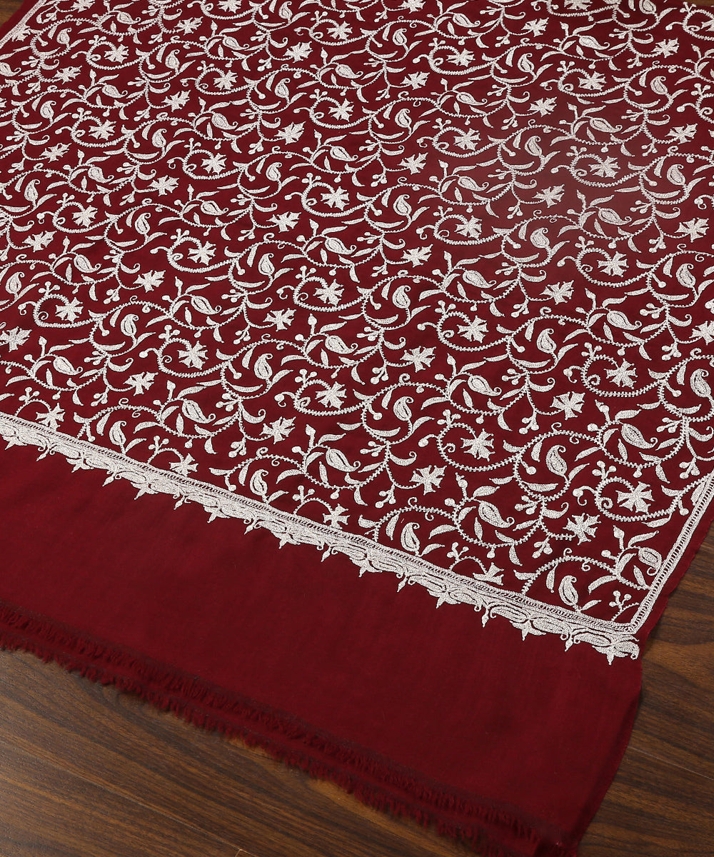 Maroon_Handwoven_Pure_Pashmina_Jamawar_Shawl_With_Chinaar_Leaves_And_Silver_Tilla_Work_WeaverStory_04