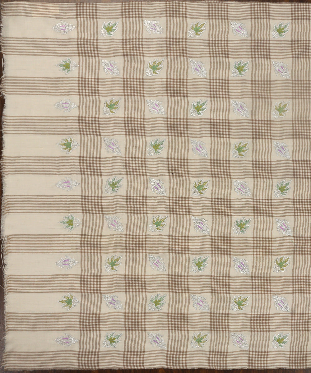 Offwhite_Handwoven_Pure_Pashmina_Shawl_With_Stripes_And_Tilla_Booti_WeaverStory_04