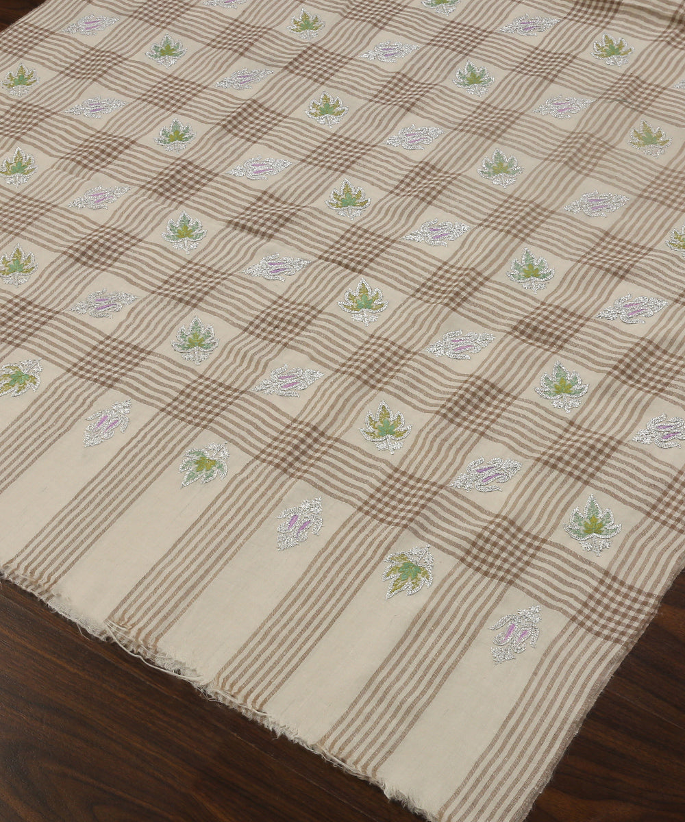 Offwhite_Handwoven_Pure_Pashmina_Shawl_With_Stripes_And_Tilla_Booti_WeaverStory_03