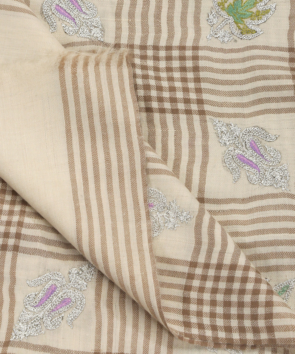 Offwhite_Handwoven_Pure_Pashmina_Shawl_With_Stripes_And_Tilla_Booti_WeaverStory_05