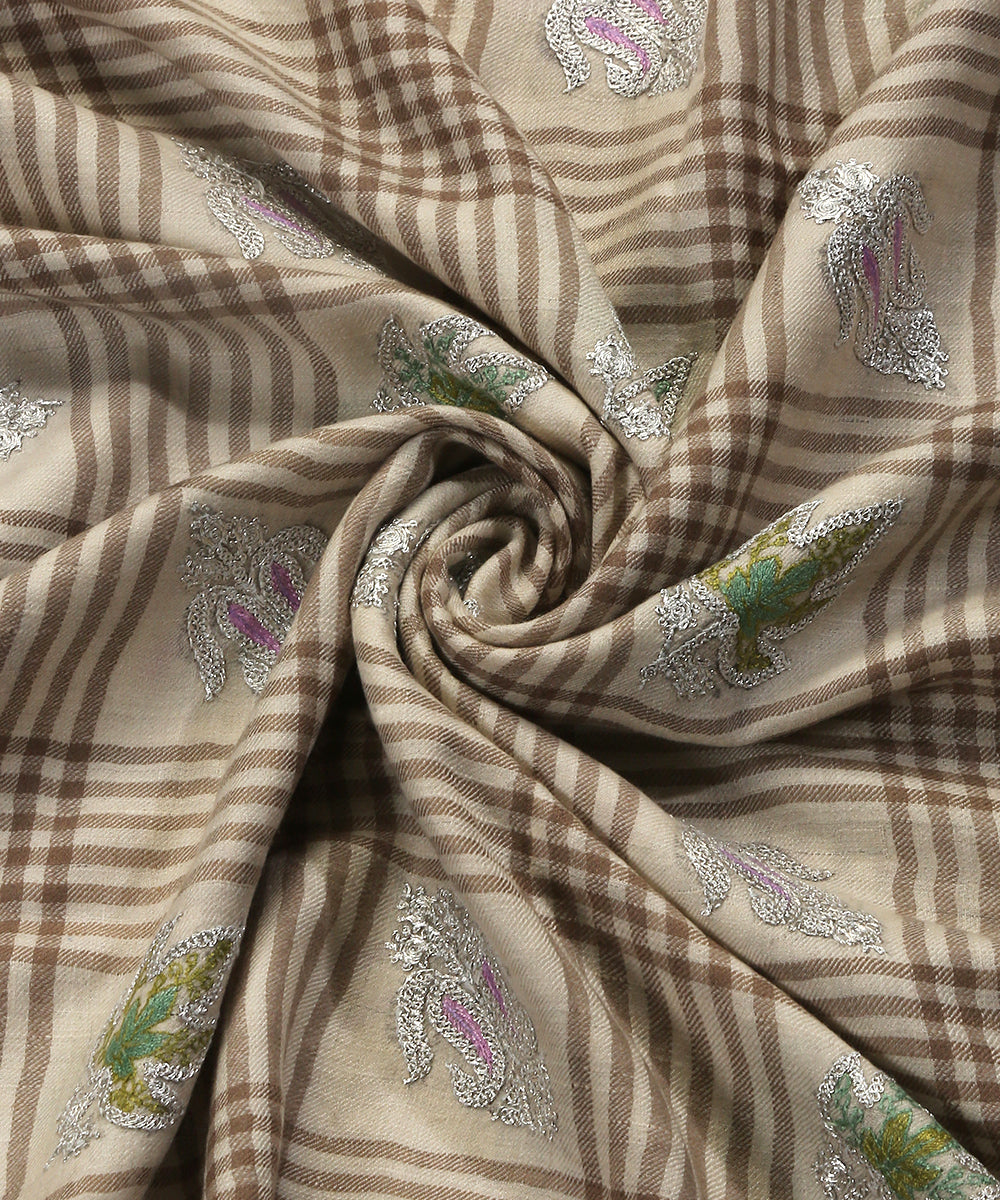 Offwhite_Handwoven_Pure_Pashmina_Shawl_With_Stripes_And_Tilla_Booti_WeaverStory_06