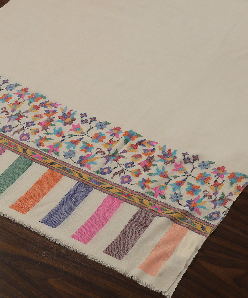 Offwhite_Handwoven_Pure_Pashmina_Shawl_With_Kani_Weave_Floral_Palla_And_Striped_Border_WeaverStory_03