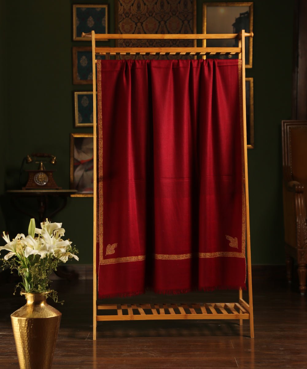 Handwoven_Maroon_Pure_Pashmina_Shawl_With_Fine_Sozni_Kari_Border_And_Paisley_Motif_WeaverStory_02