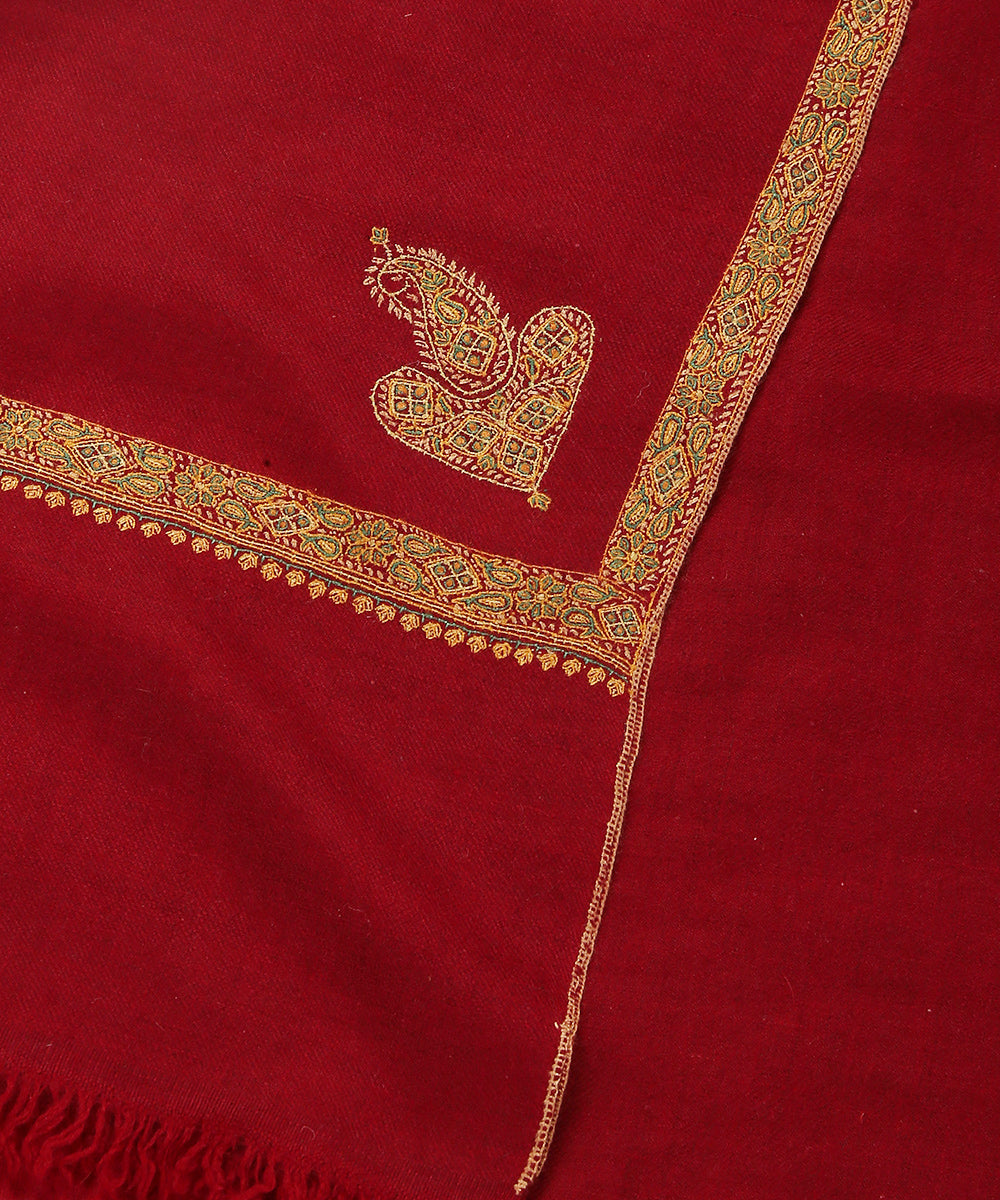 Handwoven_Maroon_Pure_Pashmina_Shawl_With_Fine_Sozni_Kari_Border_And_Paisley_Motif_WeaverStory_05