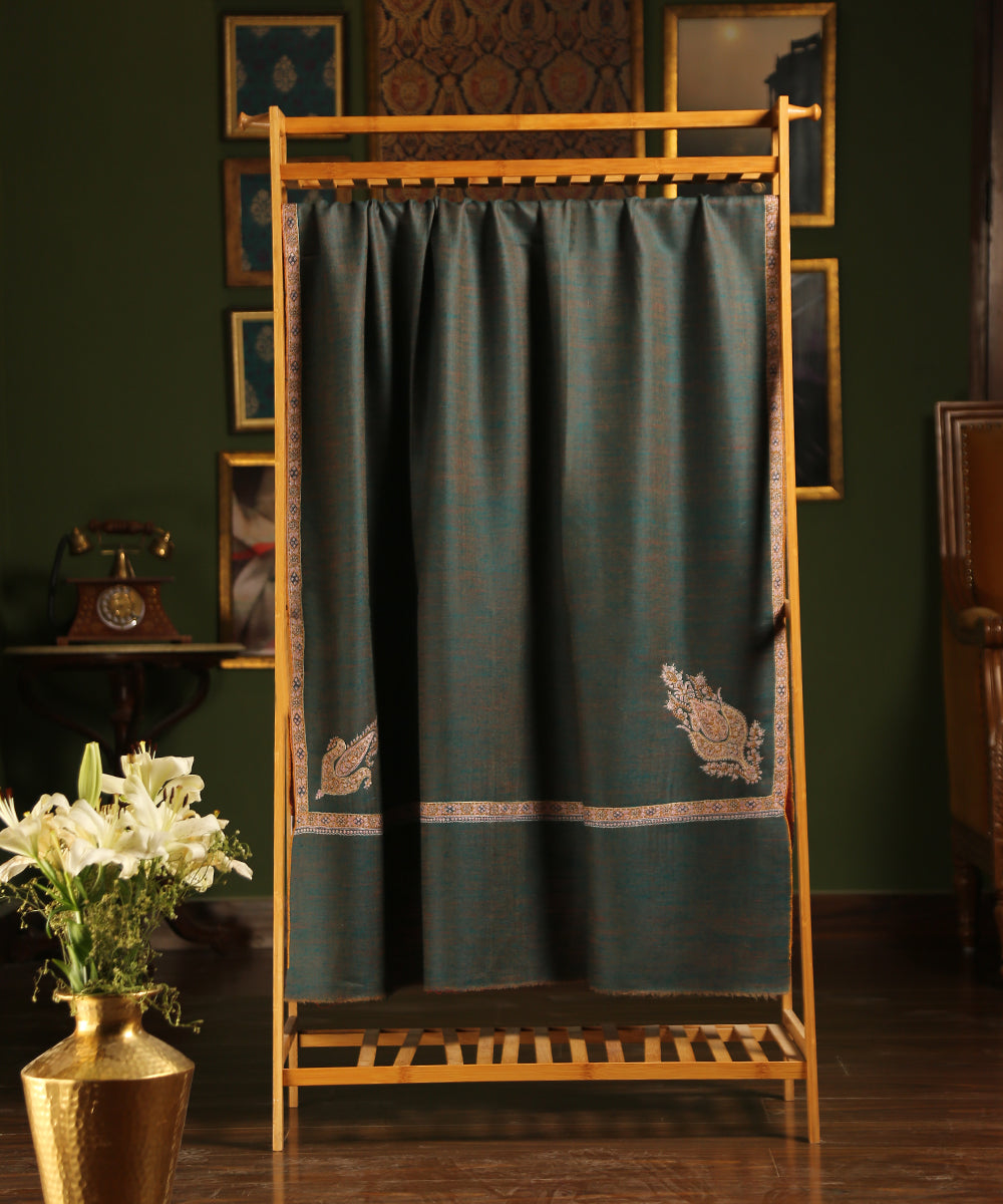 Green_And_Maroon_Handwoven_Reversible_Pure_Pashmina_Shawl_With_Sozni_Kari_Border_WeaverStory_02