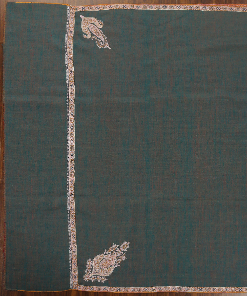 Green_And_Maroon_Handwoven_Reversible_Pure_Pashmina_Shawl_With_Sozni_Kari_Border_WeaverStory_03