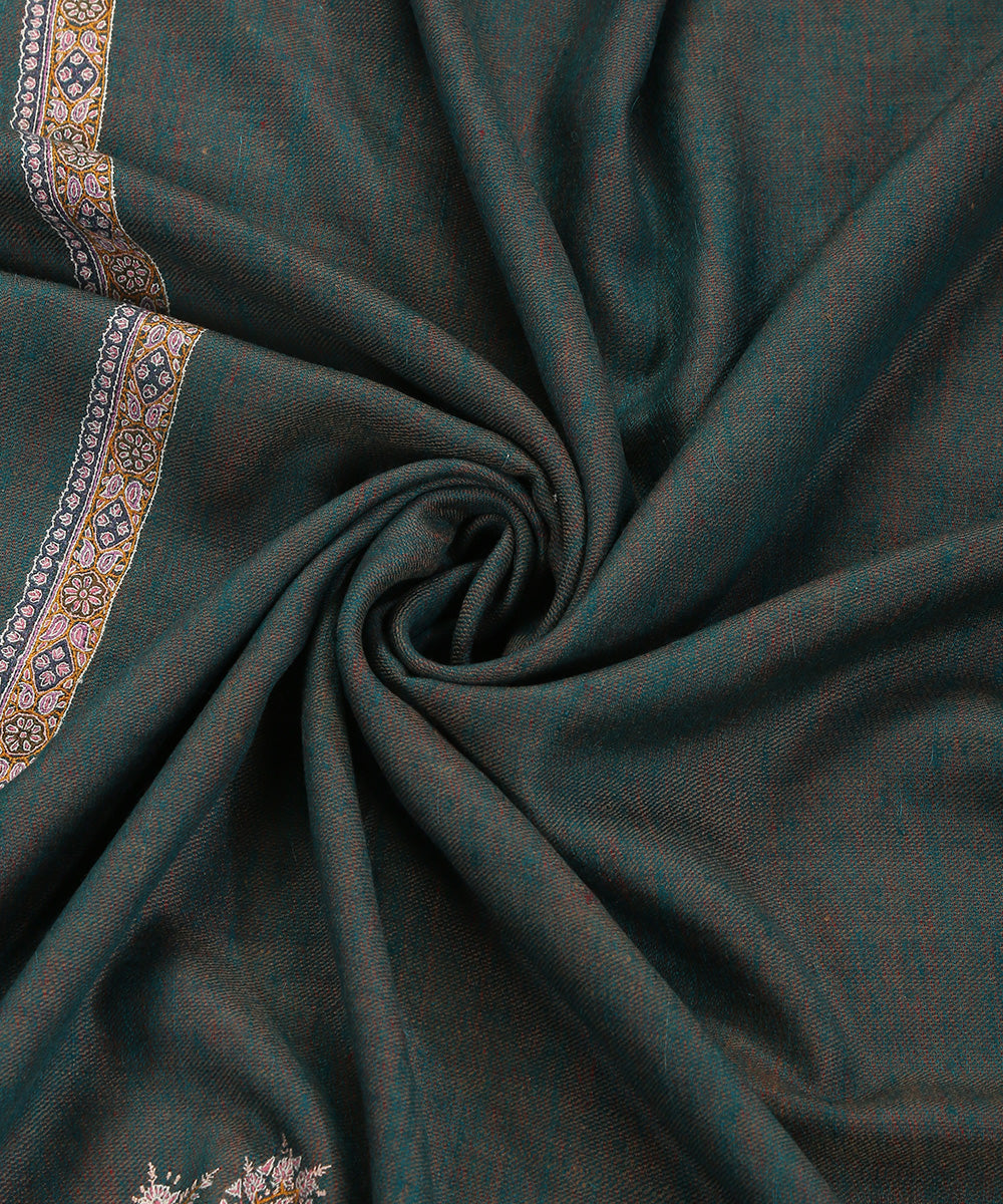 Green_And_Maroon_Handwoven_Reversible_Pure_Pashmina_Shawl_With_Sozni_Kari_Border_WeaverStory_06