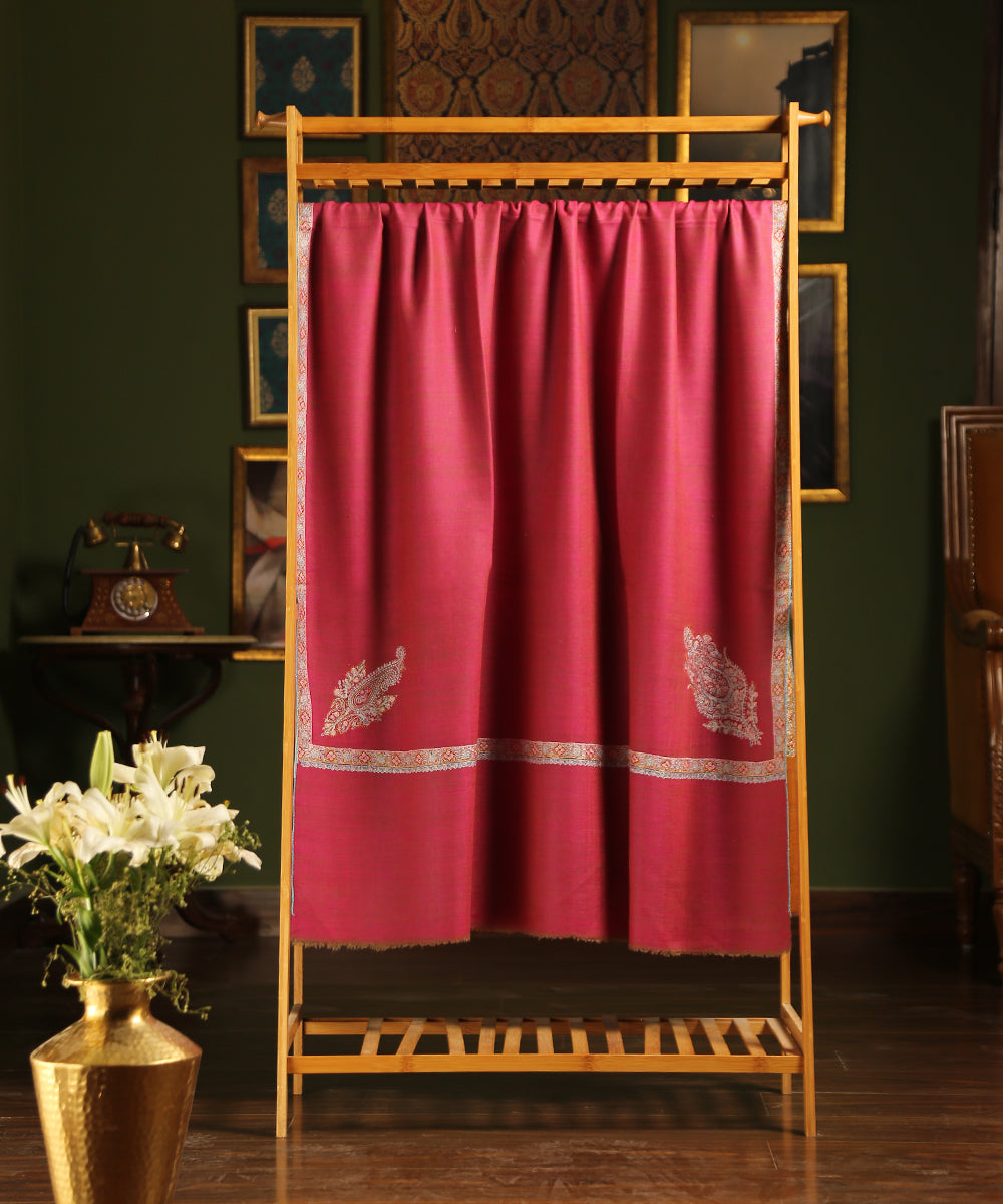 Handwoven_Pink_And_Rust_Reversible_Pure_Pashmina_Shawl_With_Sozni_Kari_Border_WeaverStory_02