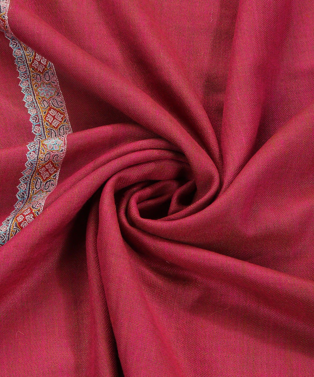 Handwoven_Pink_And_Rust_Reversible_Pure_Pashmina_Shawl_With_Sozni_Kari_Border_WeaverStory_06