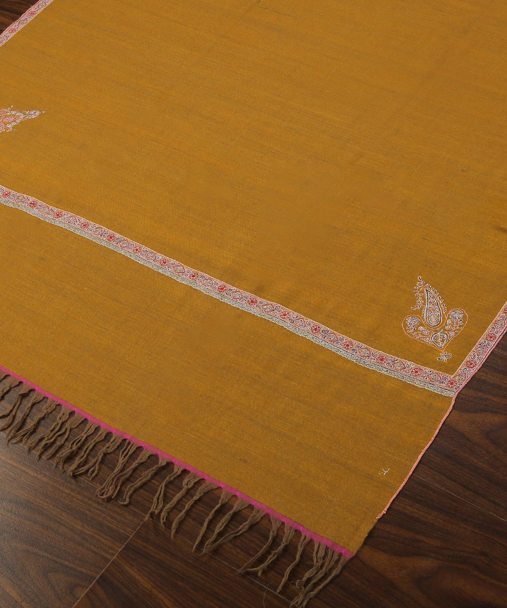 Mustard_And_Grey_Handwoven_Reversible_Pure_Pashmina_Shawl_With_Sozni_Kari_Border_And_Corner_Motif_WeaverStory_04