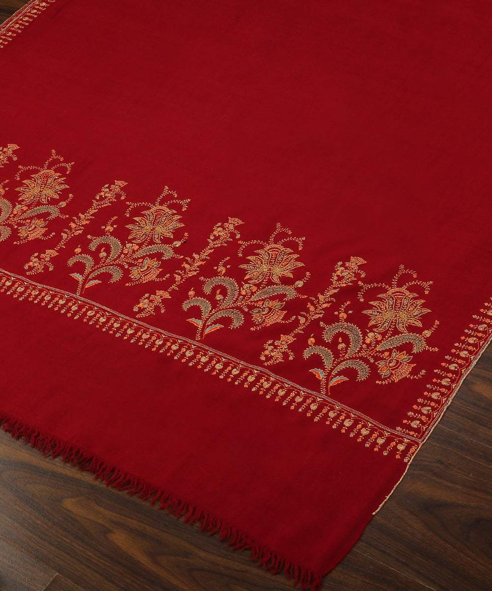 Red_Handwoven_Pure_Pashmina_Shawl_With_Sozni_Kari_Border_And_Mughal_Motifs_On_Palla_WeaverStory_04