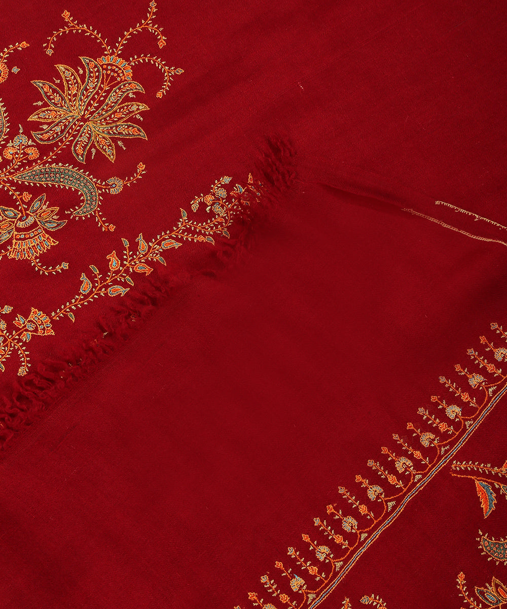 Red_Handwoven_Pure_Pashmina_Shawl_With_Sozni_Kari_Border_And_Mughal_Motifs_On_Palla_WeaverStory_05