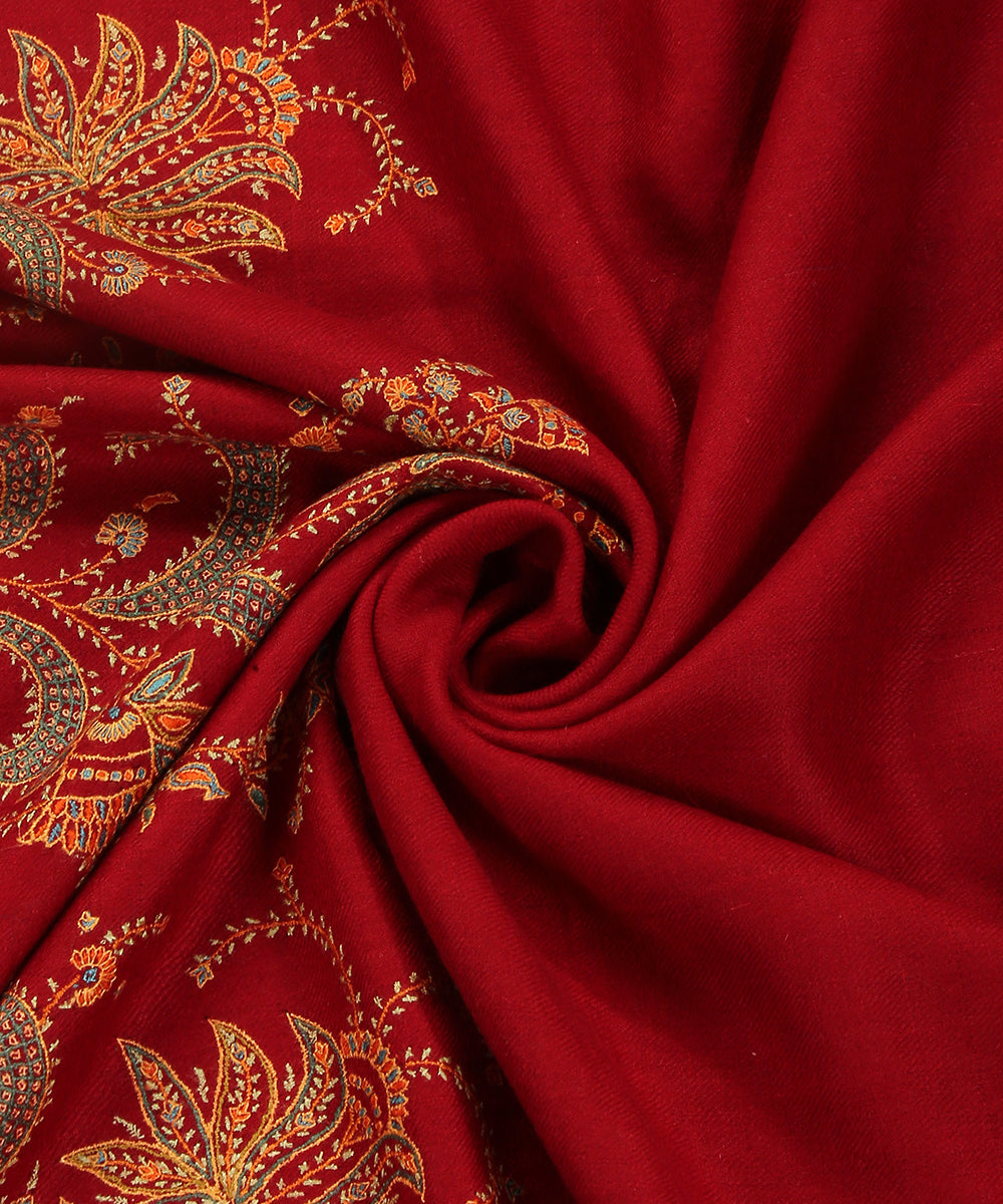 Red_Handwoven_Pure_Pashmina_Shawl_With_Sozni_Kari_Border_And_Mughal_Motifs_On_Palla_WeaverStory_06