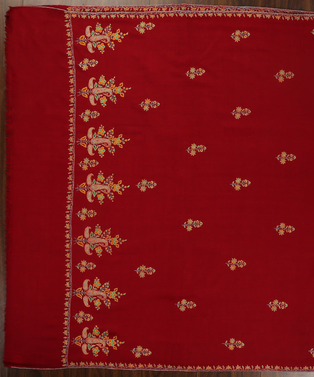 Handwoven_Maroon_Pure_Pashmina_Shawl_With_Fine_Sozni_Kari_Booti_And_Palla_WeaverStory_03