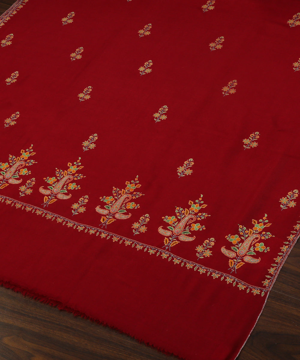 Handwoven_Maroon_Pure_Pashmina_Shawl_With_Fine_Sozni_Kari_Booti_And_Palla_WeaverStory_04