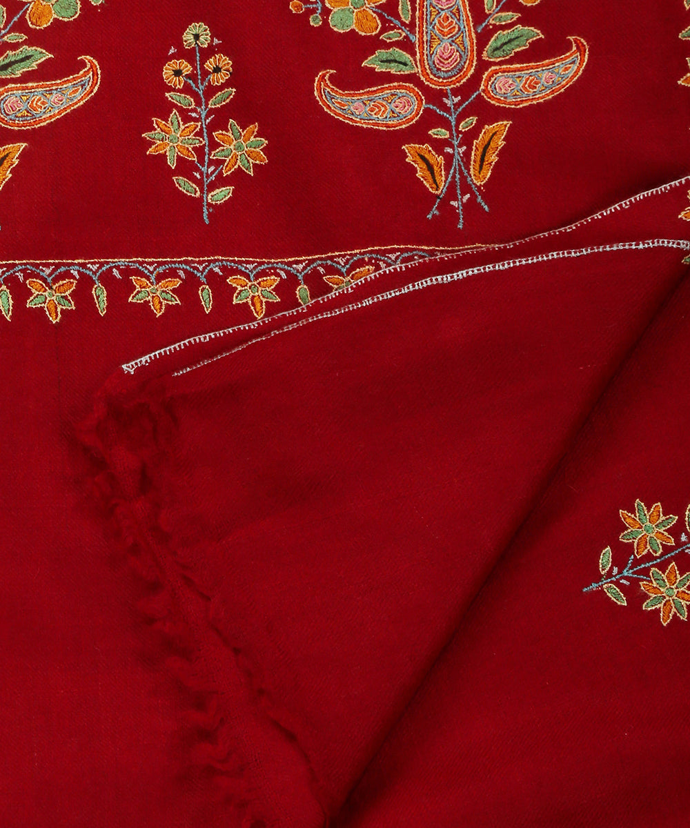 Handwoven_Maroon_Pure_Pashmina_Shawl_With_Fine_Sozni_Kari_Booti_And_Palla_WeaverStory_05