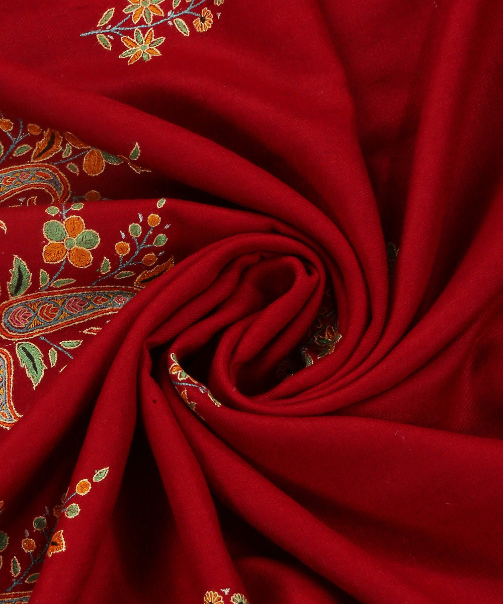Handwoven_Maroon_Pure_Pashmina_Shawl_With_Fine_Sozni_Kari_Booti_And_Palla_WeaverStory_06