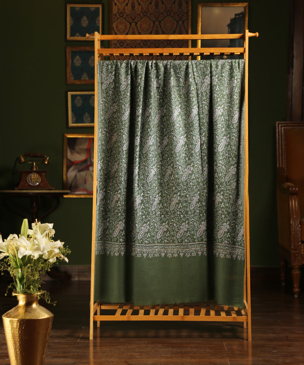Sage_Green_Handwoven_Pure_Pashmina_Shawl_With_All_Over_Sozni_Kari_Jaal_WeaverStory_02