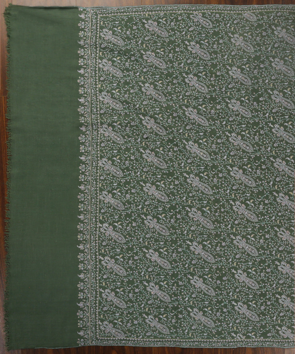 Sage_Green_Handwoven_Pure_Pashmina_Shawl_With_All_Over_Sozni_Kari_Jaal_WeaverStory_03