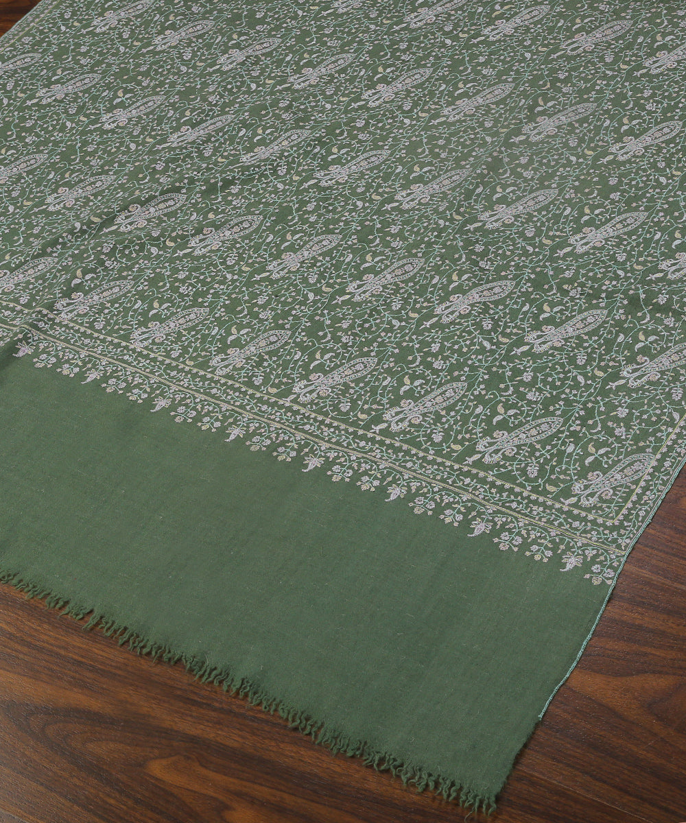 Sage_Green_Handwoven_Pure_Pashmina_Shawl_With_All_Over_Sozni_Kari_Jaal_WeaverStory_04