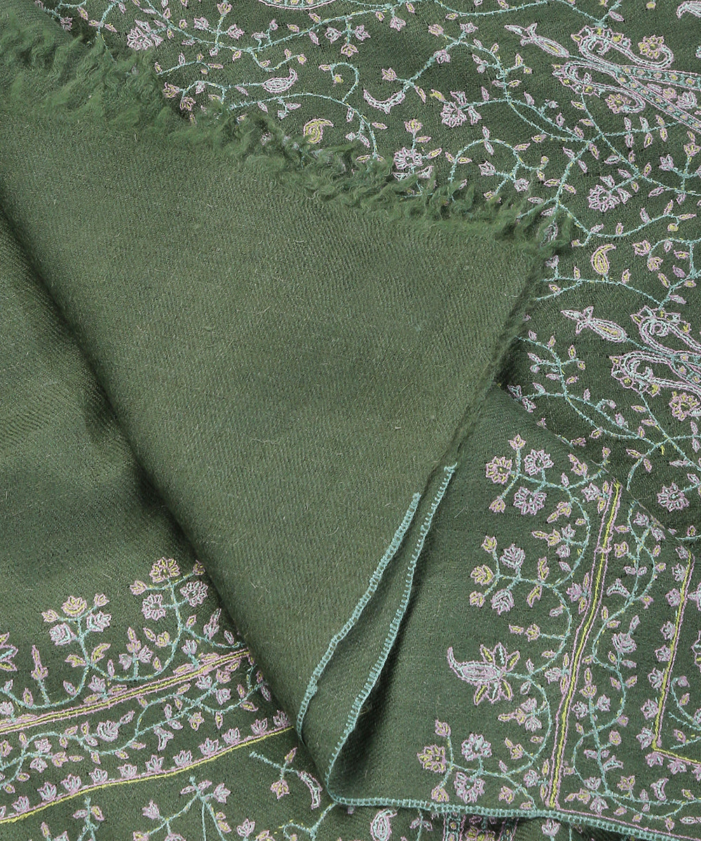 Sage_Green_Handwoven_Pure_Pashmina_Shawl_With_All_Over_Sozni_Kari_Jaal_WeaverStory_05