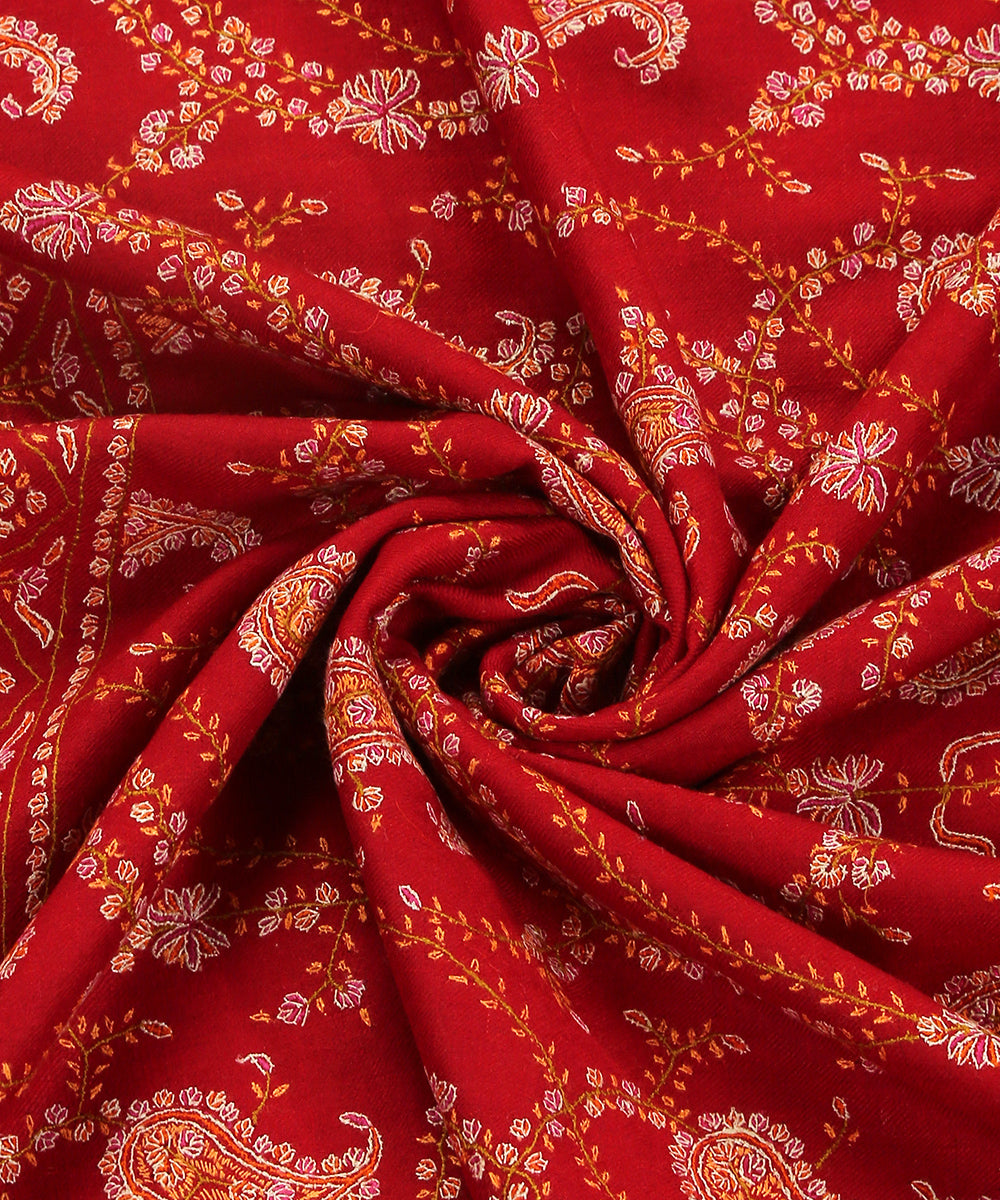 Handwoven_Red_Pure_Pashmina_Shawl_With_All_Over_Sozni_Kari_Jaal_WeaverStory_06