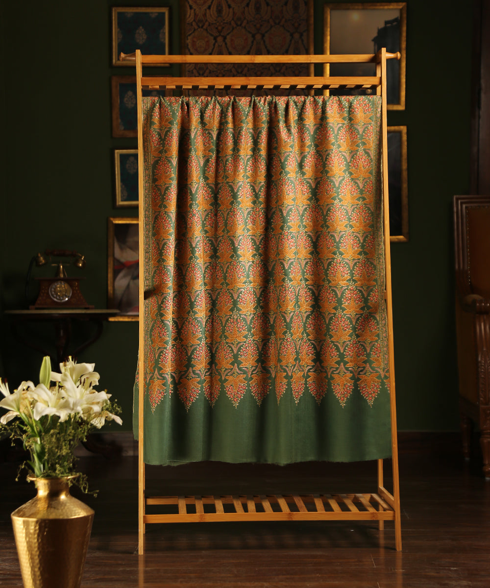 Sage_Green_Handwoven_Pure_Pashmina_Jamawar_Shawl_With_Sozni_Kari_WeaverStory_02