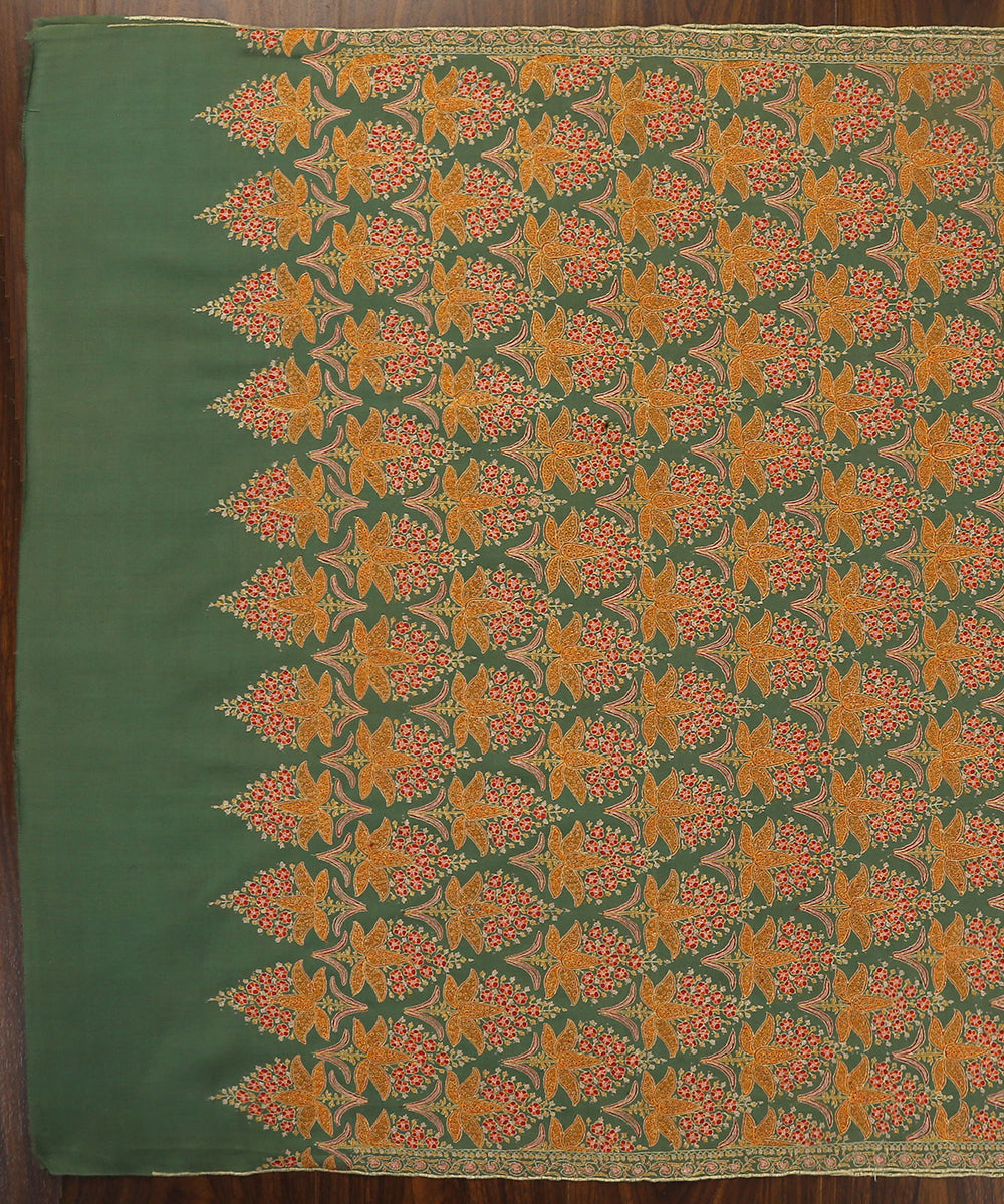 Sage_Green_Handwoven_Pure_Pashmina_Jamawar_Shawl_With_Sozni_Kari_WeaverStory_03