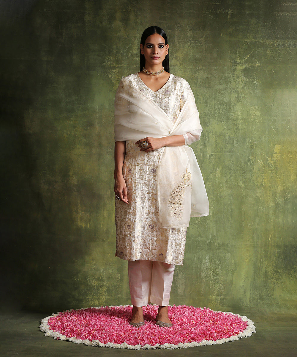 Pearl_White_Handloom_Odhna_Jangla_Pure_Katan_Silk_Brocade_Kurta_With_Pants_And_Organza_Dupatta_WeaverStory_02