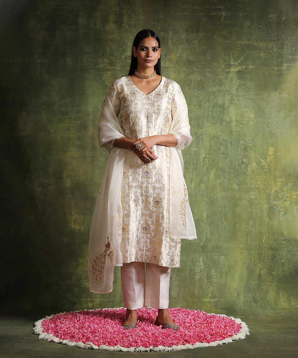 Pearl_White_Handloom_Odhna_Jangla_Pure_Katan_Silk_Brocade_Kurta_With_Pants_And_Organza_Dupatta_WeaverStory_03