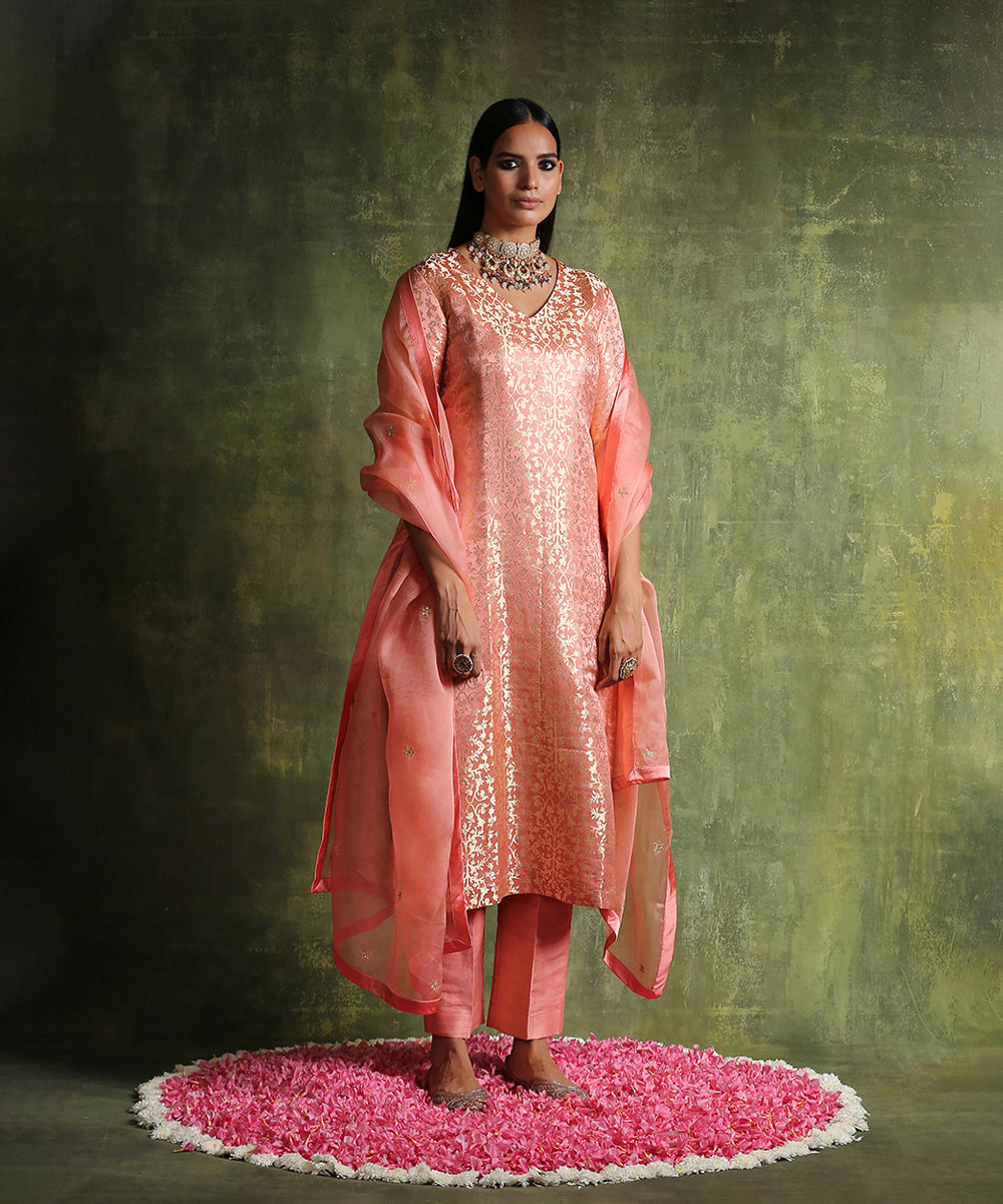 Peach_Handloom_Pure_Katan_Silk_Banarasi_Brocade_Kurta_With_Raw_Silk_Pants_And_Organza_Dupatta__WeaverStory_03