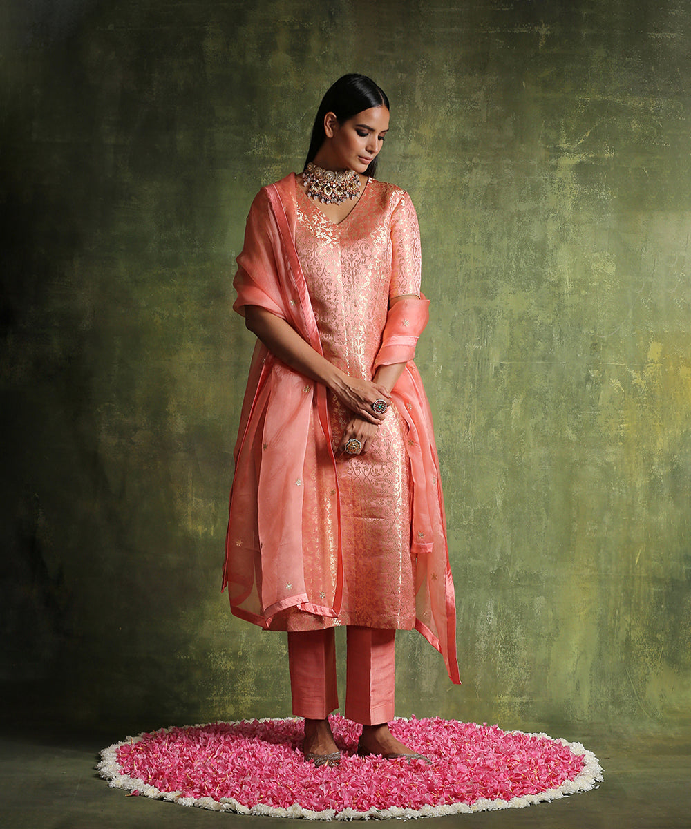 Peach_Handloom_Pure_Katan_Silk_Banarasi_Brocade_Kurta_With_Raw_Silk_Pants_And_Organza_Dupatta__WeaverStory_04
