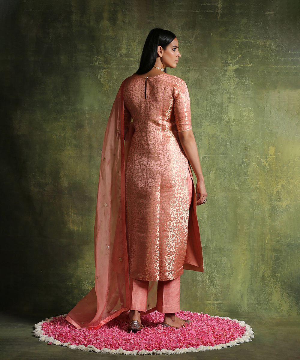 Peach_Handloom_Pure_Katan_Silk_Banarasi_Brocade_Kurta_With_Raw_Silk_Pants_And_Organza_Dupatta__WeaverStory_05
