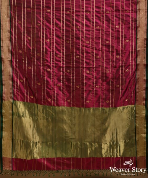 Emerald_Green_And_Pink_Dual_Tone_Twill_Weave_Pure_Mulberry_Silk_Saree_With_Horizontal_Zari_Lines_And_Gold_Zari_Booti_WeaverStory_05