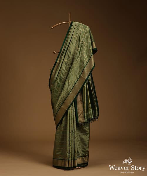Twill_Weave_Emerald_Green_Pure_Mulberry_Silk_Saree_With_Horizontal_Zari_Lines_And_Gold_Zari_Booti_WeaverStory_01