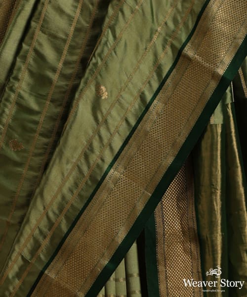 Twill_Weave_Emerald_Green_Pure_Mulberry_Silk_Saree_With_Horizontal_Zari_Lines_And_Gold_Zari_Booti_WeaverStory_04