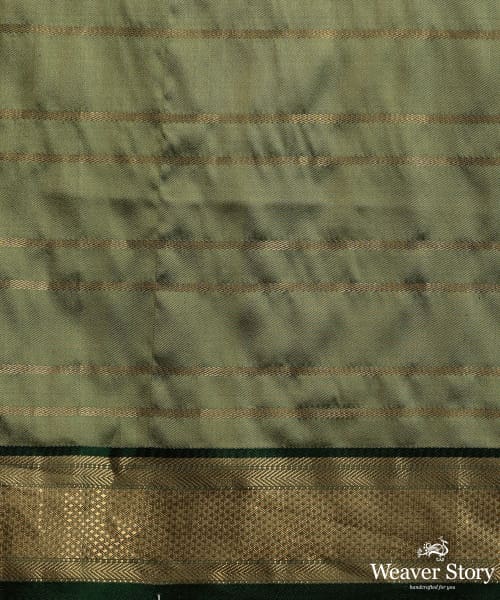 Twill_Weave_Emerald_Green_Pure_Mulberry_Silk_Saree_With_Horizontal_Zari_Lines_And_Gold_Zari_Booti_WeaverStory_06
