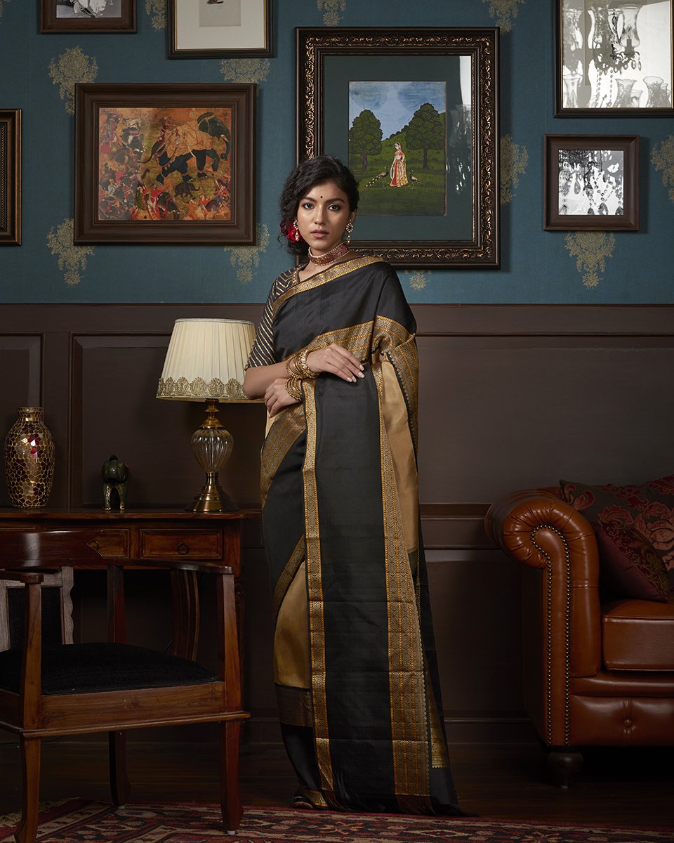 Beige_And_Black_Handloom_Kanjivaram_Silk_Saree_With_Thread_Border_WeaverStory_02