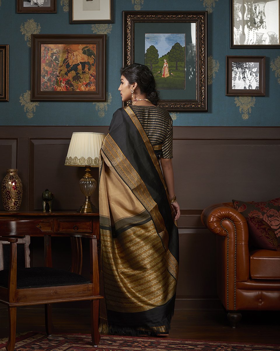 Beige_And_Black_Handloom_Kanjivaram_Silk_Saree_With_Thread_Border_WeaverStory_03