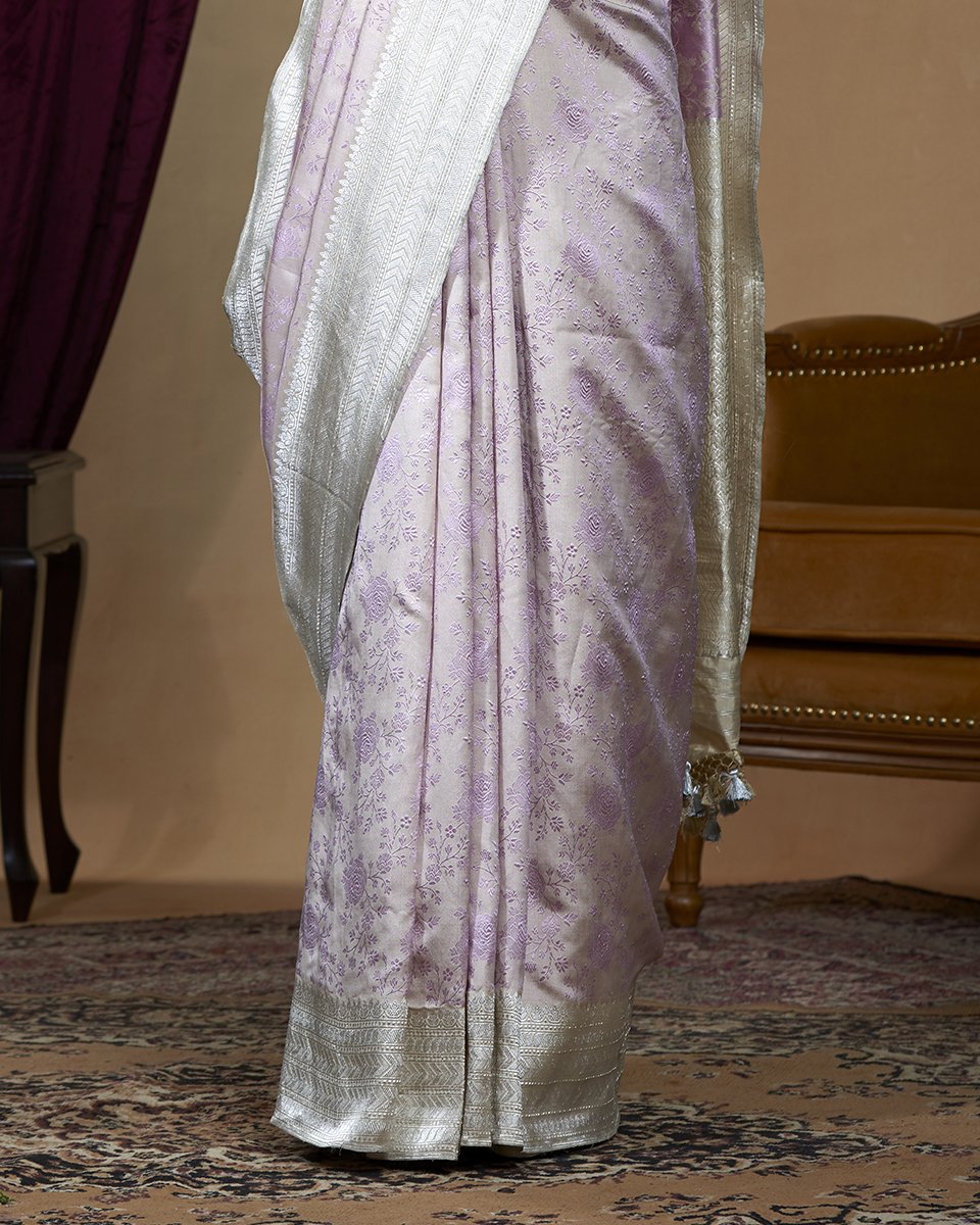 Beige_And_Lavender_Handloom_Pure_Silk_Floral_Tanchoi_Banarasi_Saree_with_Tissue_Weft_WeaverStory_04