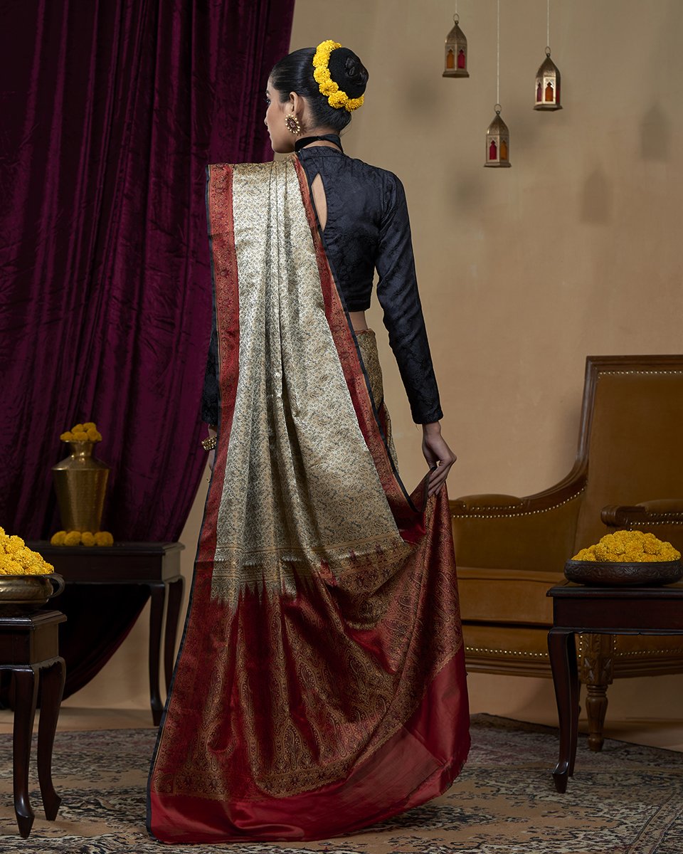 Beige_Grey_Handloom_Pure_Katan_Silk_Reshmi_Tanchoi_Banarasi_Saree_With_Red_Border_WeaverStory_03