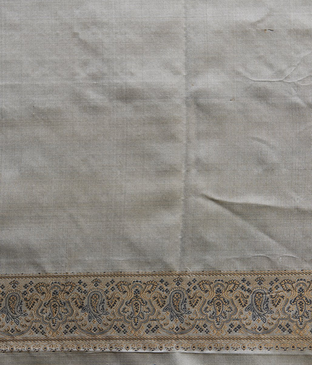 Beige_Grey_Handloom_Pure_Katan_Silk_Reshmi_Tanchoi_Banarasi_Saree_With_Red_Border_WeaverStory_05