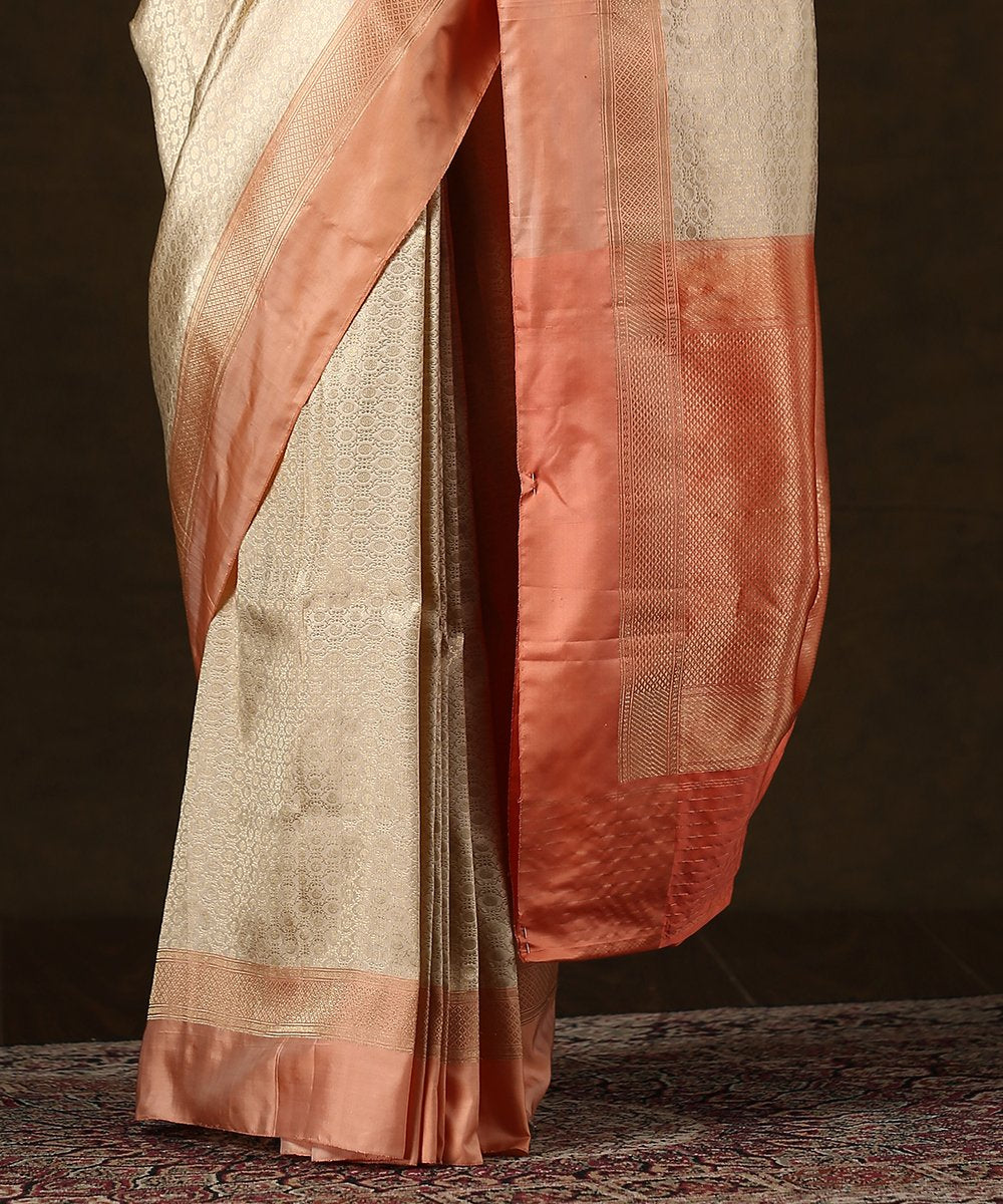 Offwhite_and_Gold_Handloom_Zari_Brocade_Banarasi_Saree_With_Satin_Border_in_Peach_WeaverStory_04