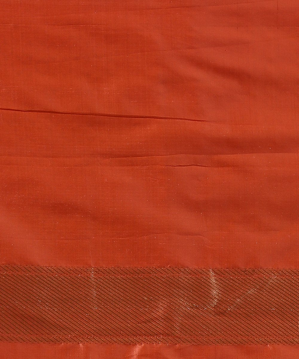 Offwhite_and_Gold_Handloom_Zari_Brocade_Banarasi_Saree_With_Satin_Border_in_Peach_WeaverStory_05