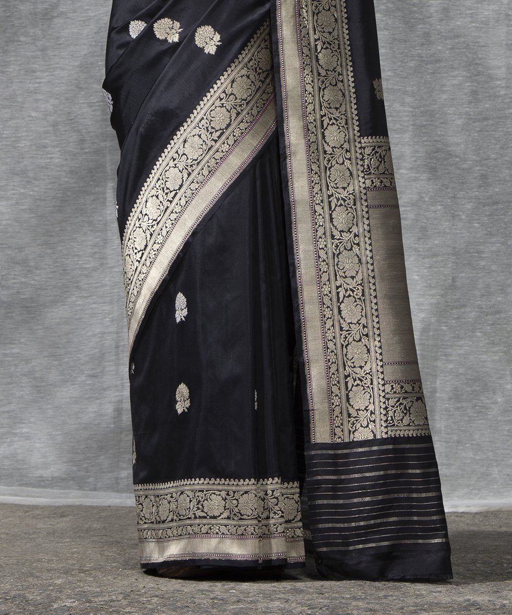 Black_Handloom_Katan_Silk_Kadhwa_Banarasi_Saree_with_Floral_Boota_WeaverStory_04